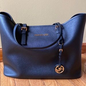 Black Michael Kors tote